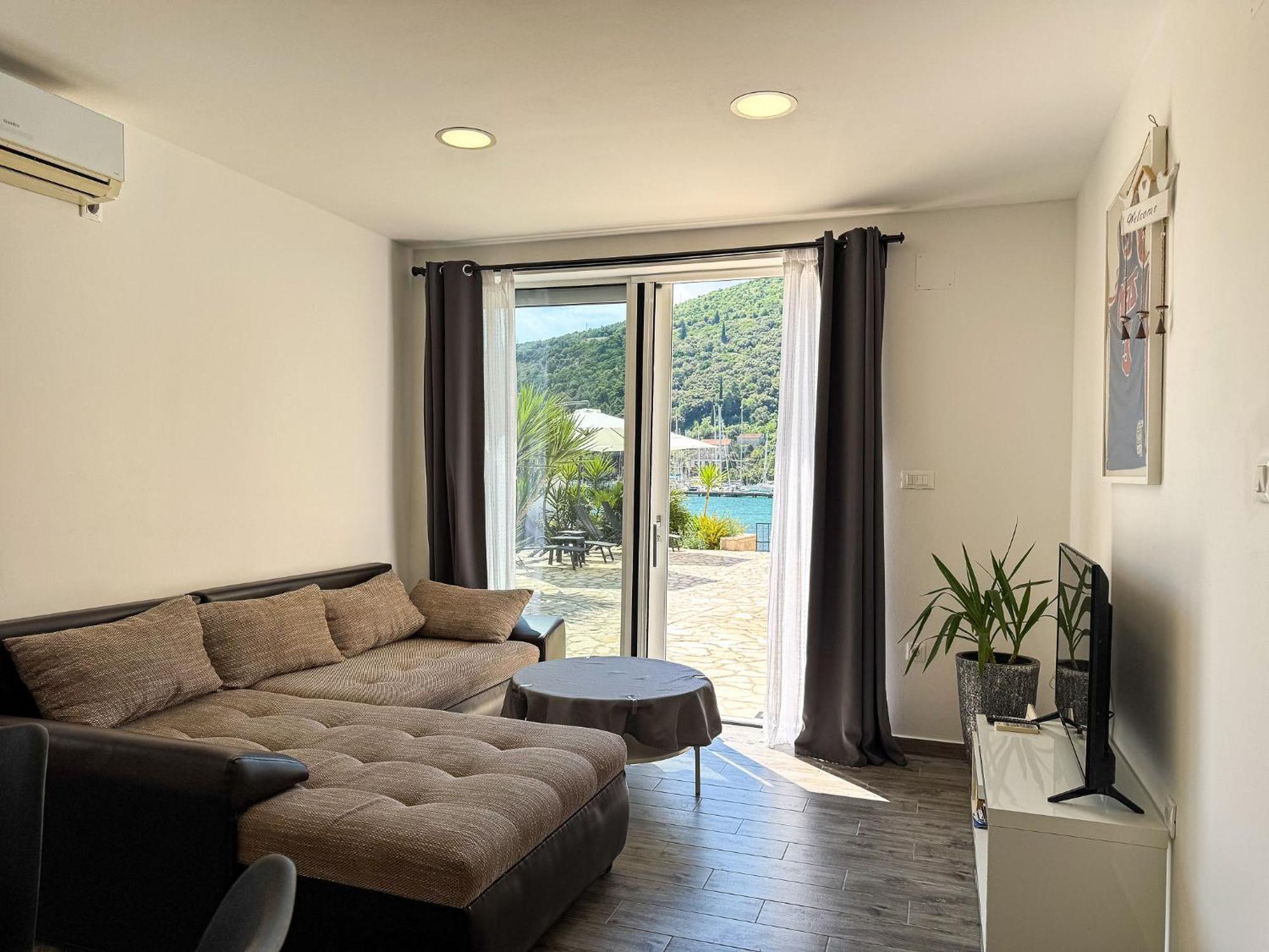 Apartments Pralas Mokosica Bagian luar foto