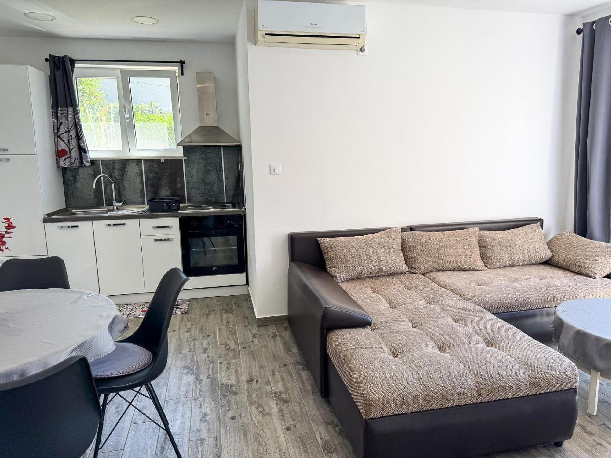 Apartments Pralas Mokosica Bagian luar foto